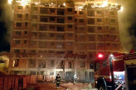 Incêndio de grandes proporções assusta moradores