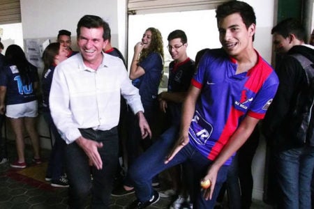 Meira comemora merenda com alunos da ETEC