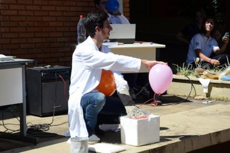 Show de física, um desafio para a imaginação das crianças do Boldrini