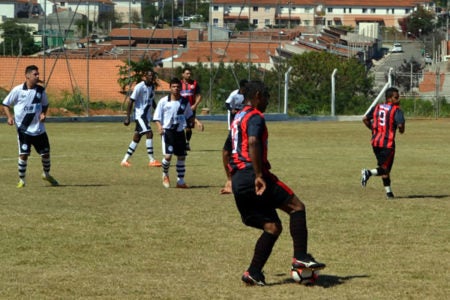 Sumarezinho vence de virada