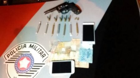 PM prende três suspeitos por tráfico de drogas no Jardim Minda