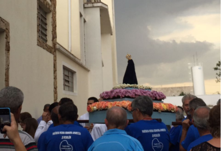 Fiéis celebram o dia da Padroeira no Jd Rosolen