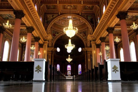 Basílica de Santo Antônio entrega restauração interna e anuncia quarta fase