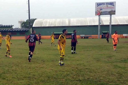 Goleada marca jogos de ida das quartas de finais