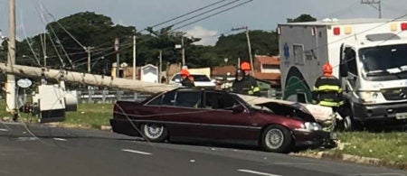 Motorista morre apos colisão com poste