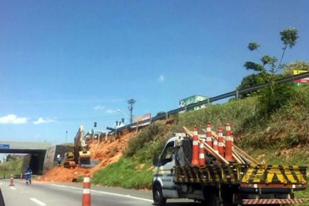 Iniciada obra em barranco as margens da SP-101