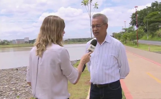 Zezé fala sobre limpeza da lagoa do Parque Remanso das Águas