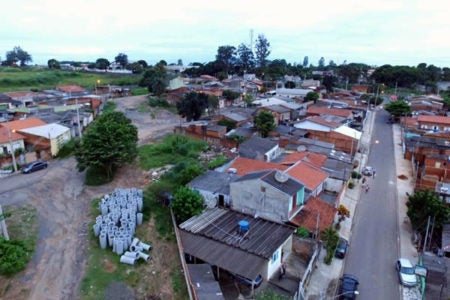 Internauta reclama de obras inacabadas