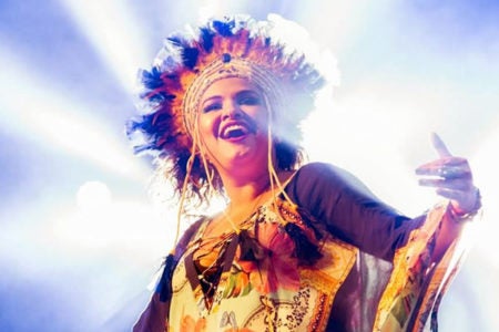 Cantora Emília Monteiro faz show gratuito em Campinas