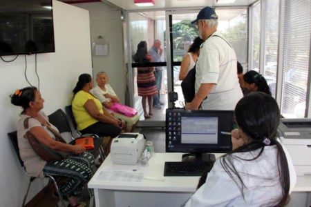 Começa atendimento na carreta da mamografia