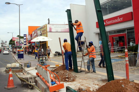 Prefeitura instala abrigos de ônibus na rua Luiz Camilo de Camargo
