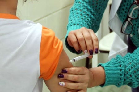 Adolescentes devem ser vacinados contra Meningite C