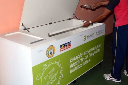 Prefeitura disponibiliza caixas para descarte de lâmpadas fluorescentes