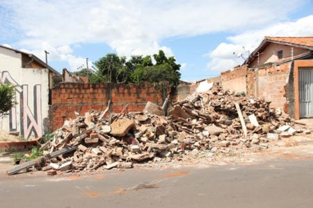 Via celular, Prefeitura recebe mais de 120 denúncias de descarte irregular de lixo em 10 dias