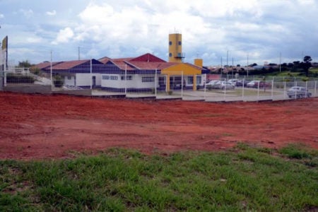 Prefeitura conclui primeira etapa de roçagem e limpeza em escolas municipais