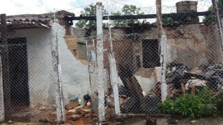 Casa será demolida após incêndio
