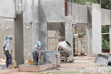 Prefeitura retoma obra de creche no Jardim Novo Ângulo