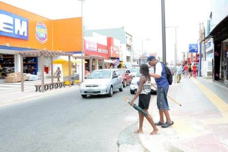 Rua Luiz Camilo de Camargo recebe rampas para cadeirantes