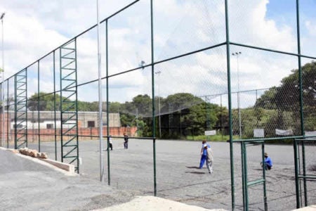 Campo society do Jardim Adelaide abrigará escolinha de futebol gratuita