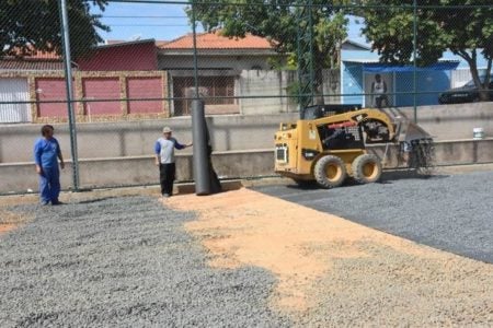 Campo de futebol society será finalizado neste semestre