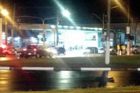 Acidente deixa uma faixa da Olívio Francischini interditada