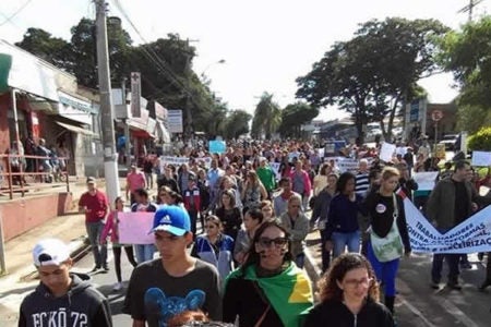 Diversas pessoas vão para as ruas de Hortolândia contra Temer