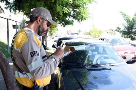 Prefeitura continua ação educativa de trânsito ao lado do Villa Flora