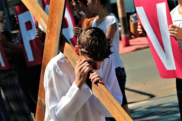 Paixão de Cristo de Cristo” é encenada nas ruas de Hortolândia por