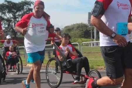 Projeto Pernas de Aluguel precisa de voluntários