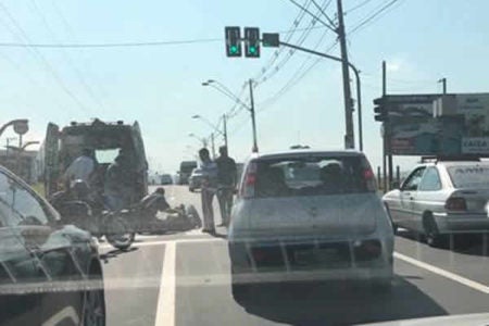 Acidente na Emancipação deixa transito lento