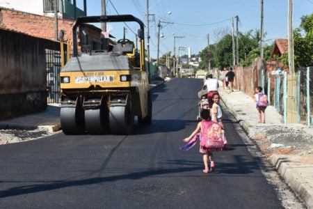 Asfalto chega ao Chácaras Reymar