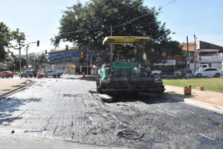 Rua no Parque dos Pinheiros tem asfalto recuperado