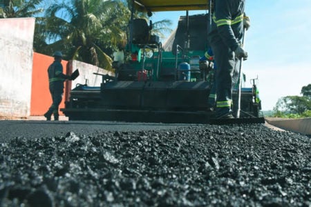 Ruas da Taquara Branca recebem asfalto