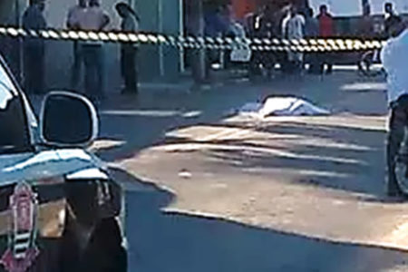 Rapaz é morto a facadas após discussão em bar