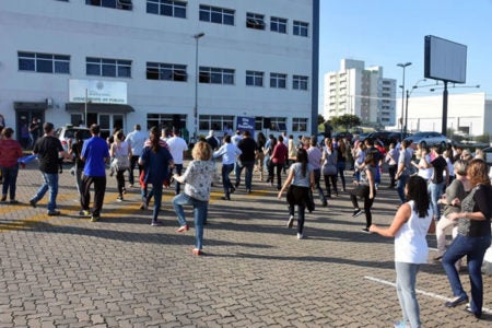 Dia do Desafio em Hortolândia começa com aula de dança e alongamento para funcionários do Paço Municipal