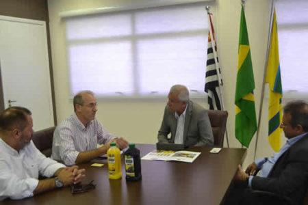 Prefeitura conquista 600 empregos ao atrair quatro novas empresas