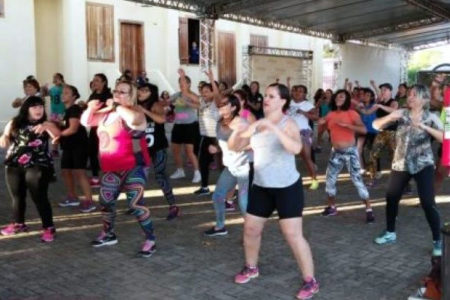 Domingo é dia de zumba gratuita no Parque Chico Mendes