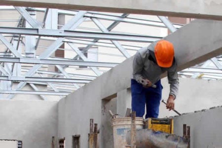 Creche do Jardim Novo Ângulo receberá telhas nas próximas semanas