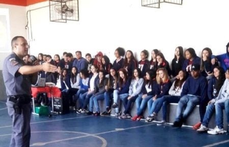 Palestra realizada por instrutores do PROERD do 48º BPM/I no Jardim Amanda