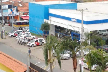 Homens armados roubaram banco no Jardim Santa Izabel