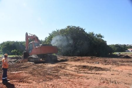 UPA do Jardim Amanda recebe jardim e nova calçada