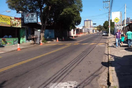 É proibido estacionar na rua Zacharias Camilo Camargo