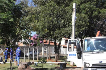 Prefeitura coloca iluminação em praça do Remanso Campineiro