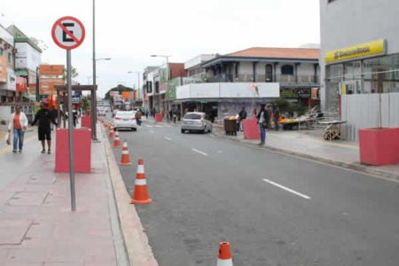 Prefeitura intensifica fiscalização sobre estacionamento proibido na Rua Luiz Camilo