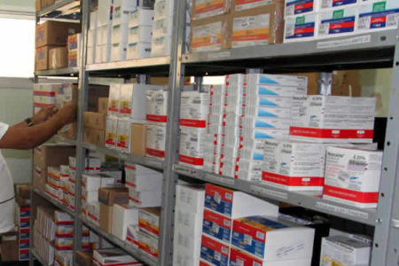 Hospital está com estoque abastecido de remédios e itens de enfermagem