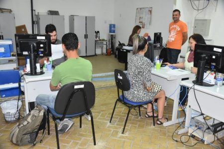 PAT tem cinco vagas de emprego