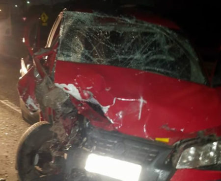 Suspeito de dirigir embriagado bate de frente com outro carro na SP101