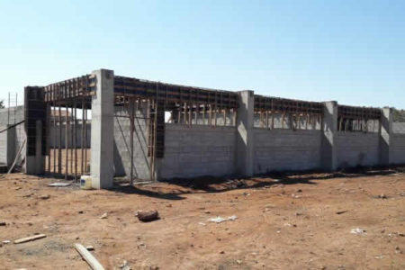 Prefeitura concreta base para telhado do Centro de Iniciação ao Esporte