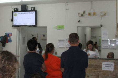 Chamada eletrônica organiza fluxo de pacientes no Hospital Mário Covas