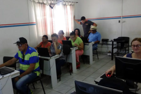 Curso ensina idoso utilizar internet e redes sociais